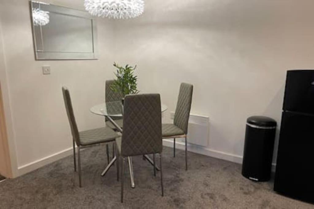 Moda Wigan 2 - Stylish 2 Bed In Central Wigan Exterior photo